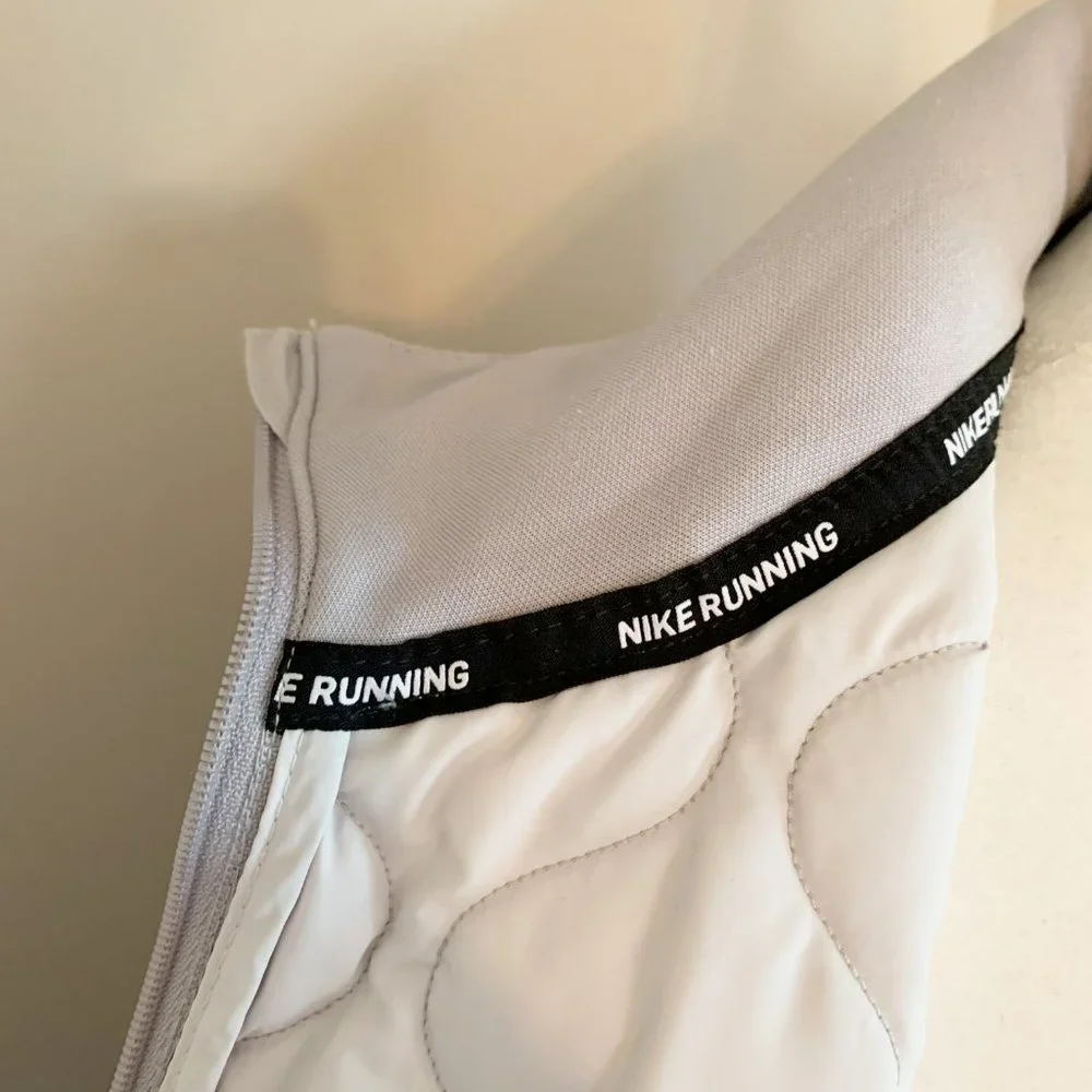SOLD! Nike Aerolayer Black Gray Running Vest Gilet Quilted Logo - Picture 10 of 12